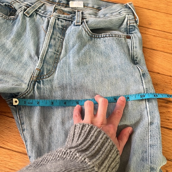 2000s Light Wash Levi’s 501s - Picture 9 of 10